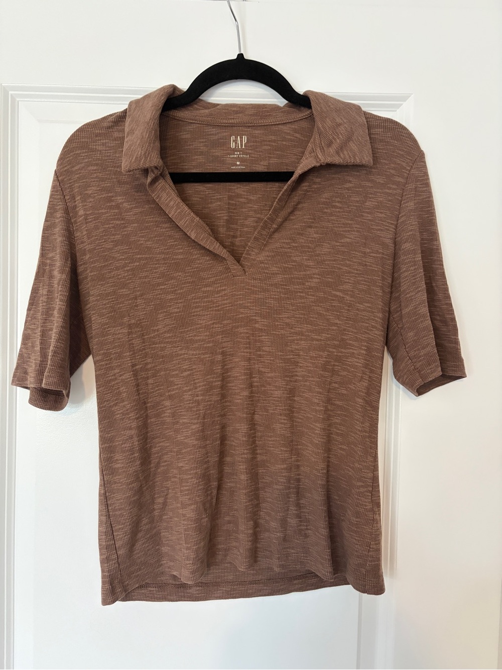GAP Short-Sleeve Open-Collar Tee in Brown Heather